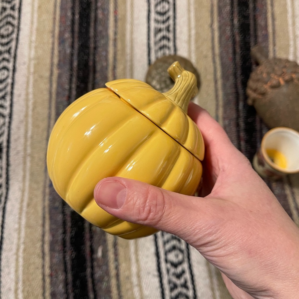💛 🎃 Vintage Hallmark Yellow Pumpkin Decor
